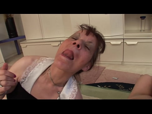 ❤️ Dua nenek dan satu kakek memiliki threesome ☑ Video seks di id.verhentai.ru